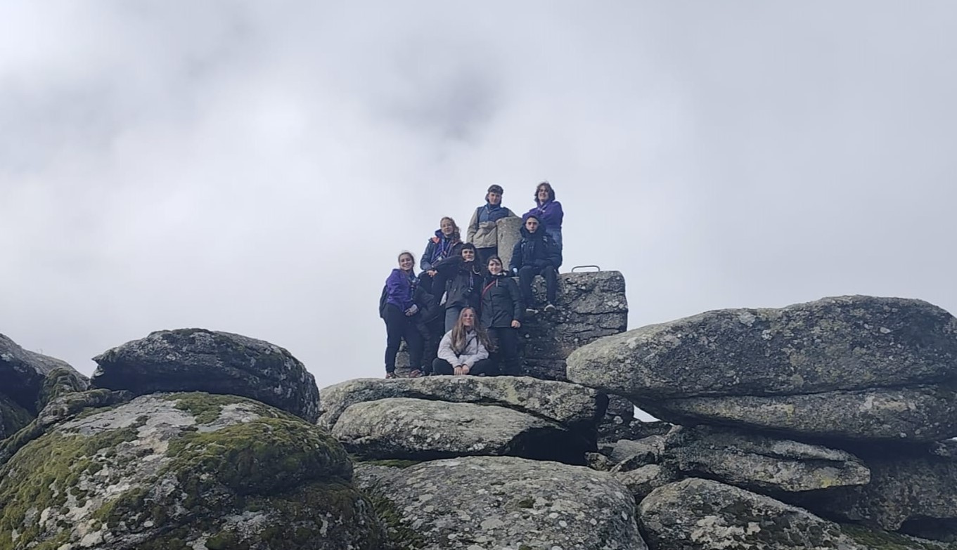Campamento de invierno en el monte